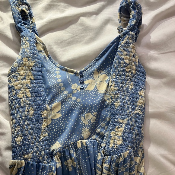 URBAN OUTIFTTERS Elenor Printed Midi Dress. SIZE MEDIUM - Picture 2 of 5